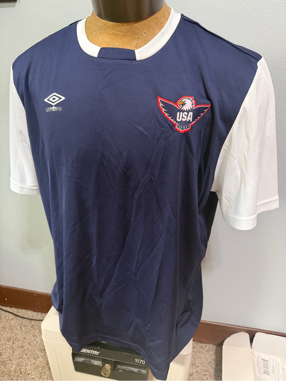 Umbro Navy and White USA Mens XXL Soccer Jersey NWOT